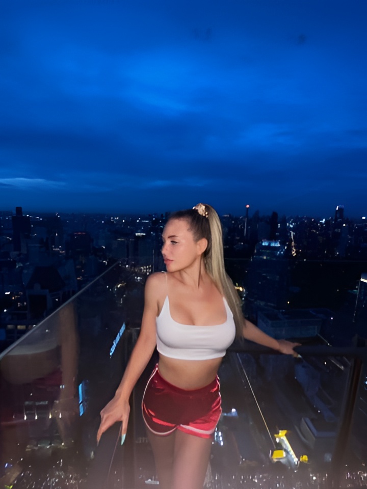 Лаура привлекальеная девушка из Гомеля цена от 4000 руб