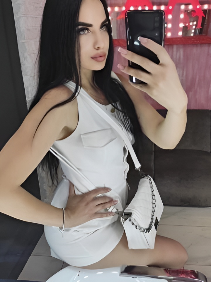 Юлия привлекальеная девушка из Гомеля цена от 2500 руб