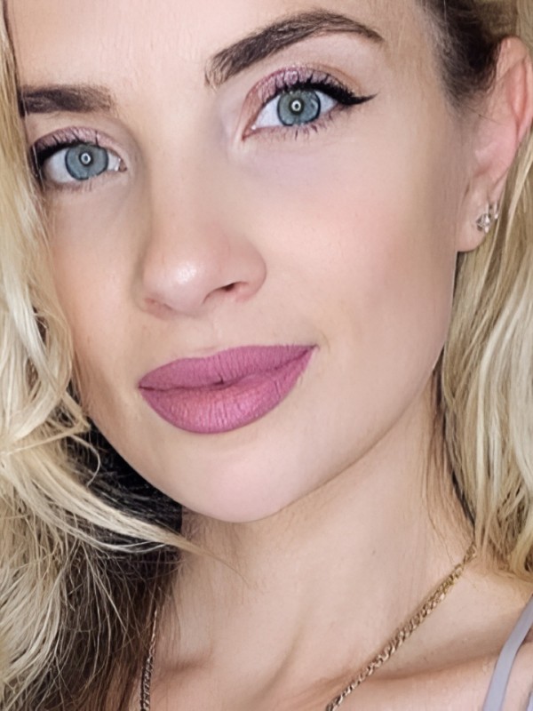 Ефросинья привлекательная девушка из Гомеля цена от 2500 руб