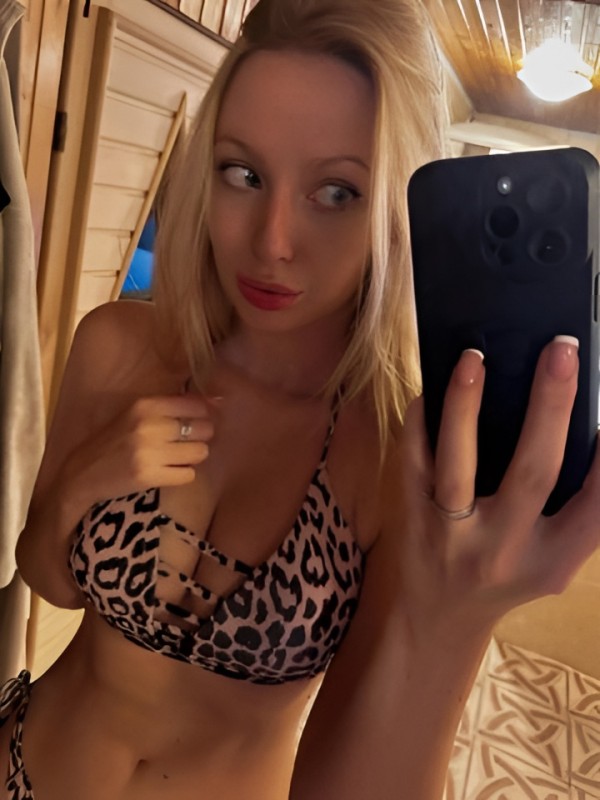 Рената привлекательная девушка из Гомеля цена от 5000 руб