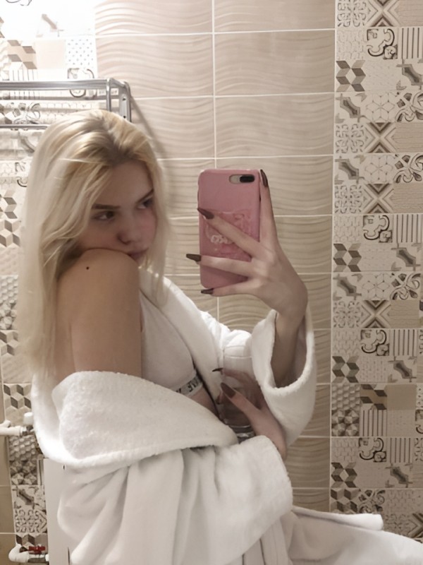 Снежана привлекательная девушка из Гомеля цена от 5000 руб