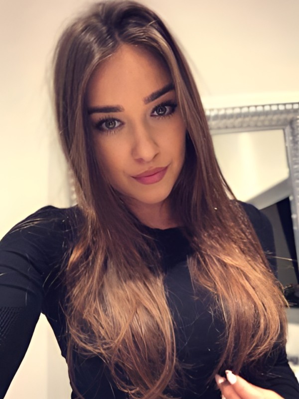 София привлекательная девушка из Гомеля цена от 3000 руб