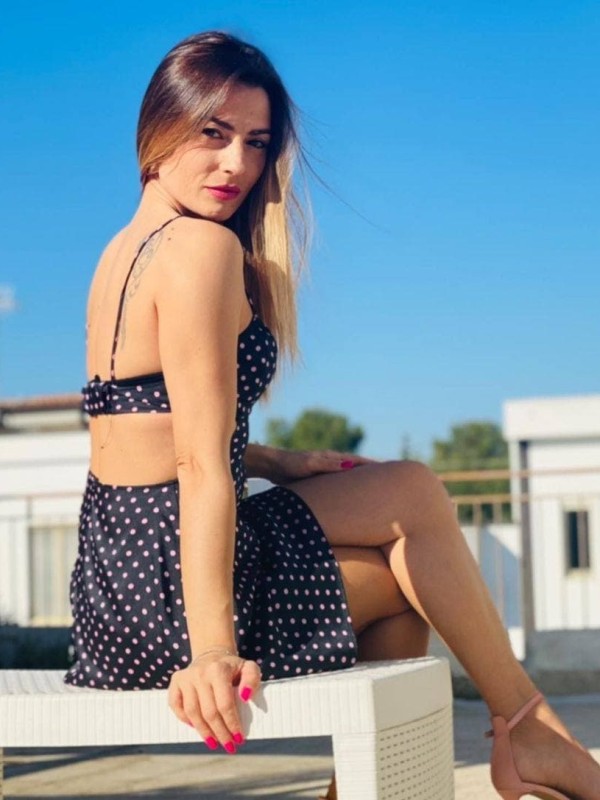 Оксана привлекательная девушка из Гомеля цена от 3500 руб