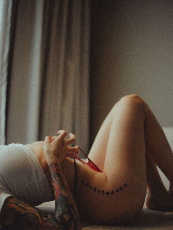 Лера привлекательная девушка из Гомеля цена от 7000 руб